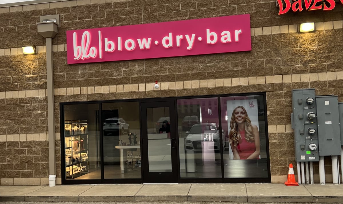 Exterior of hair salon blo blow dry bar canfield ohio